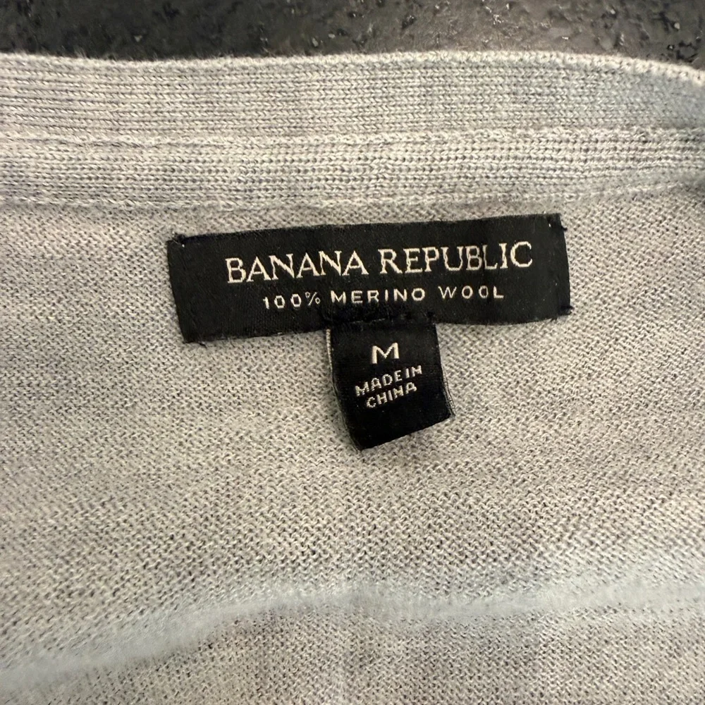 Banana Republic Soft Gray V-Neck Sweater - Picture 2 of 2